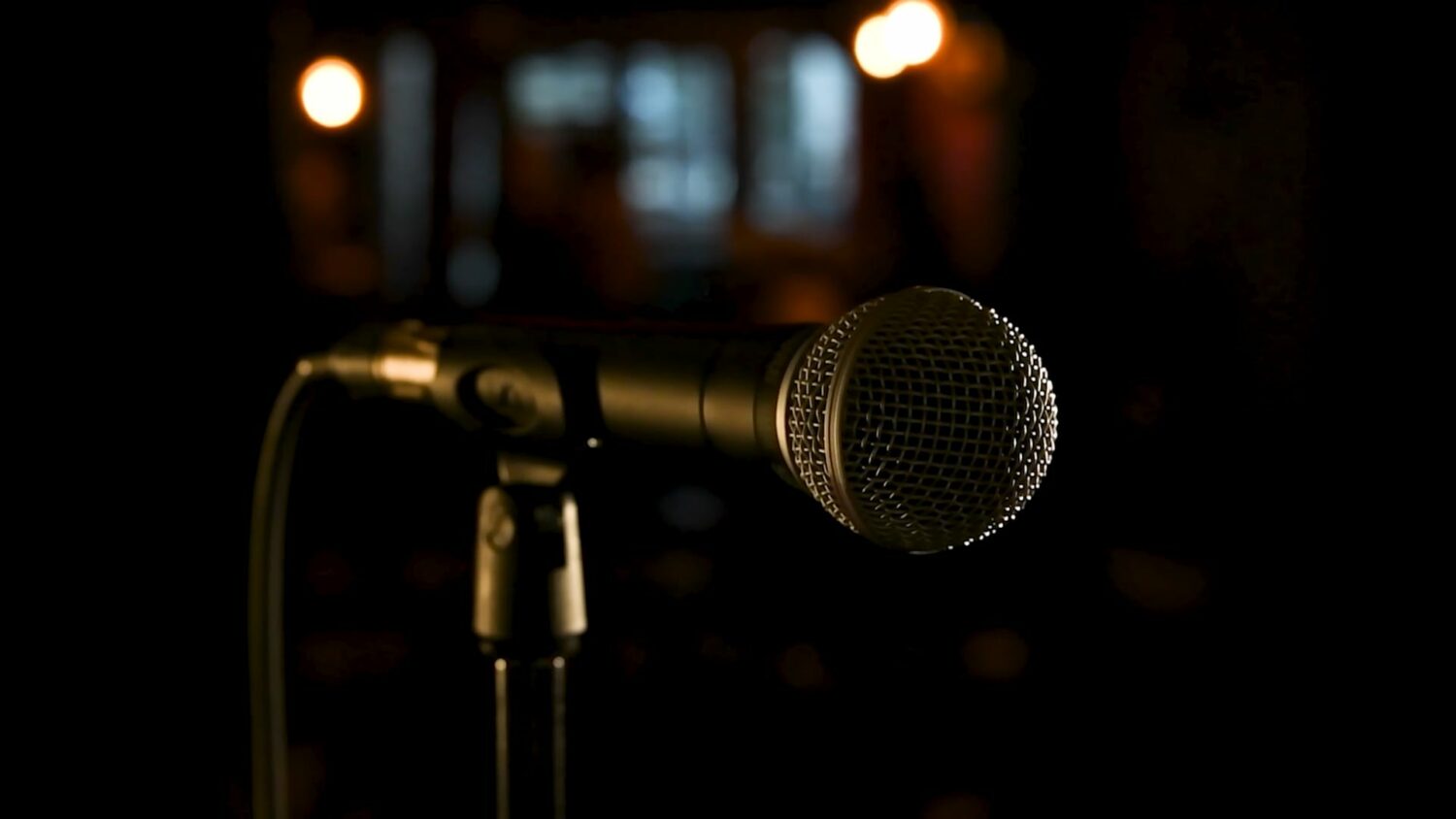 Les Rires, Des Armes